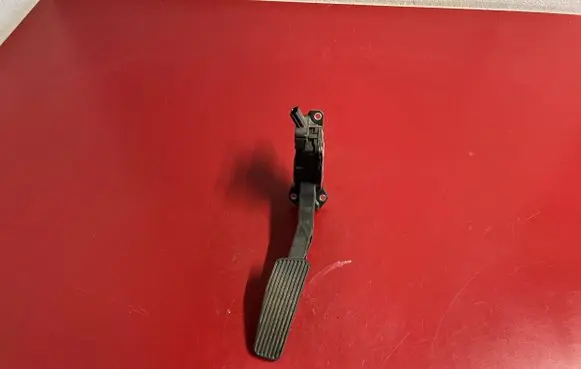 Chrysler Town & Country V Accelerator throttle pedal 05281225AC 6PV93396618