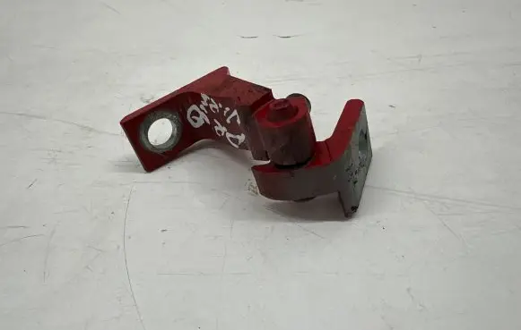 Audi Q2 - Front door upper hinge