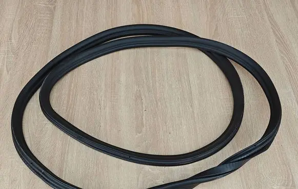BMW 5 G30 G31 G38 Front door rubber seal 7337000