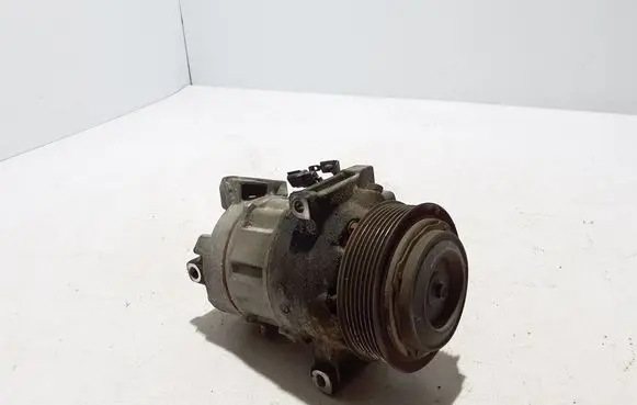 Renault Megane III Air conditioning (A/C) compressor (pump) 926004EB0A