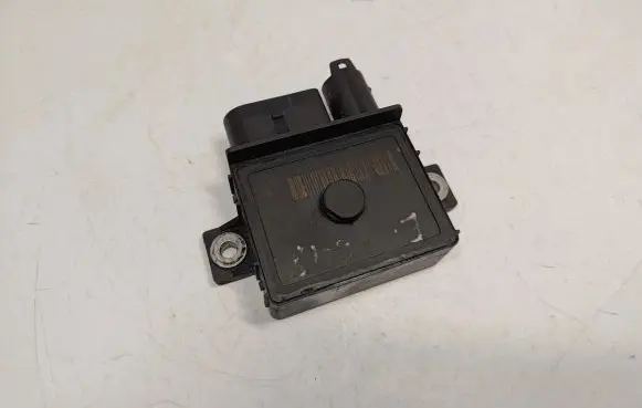 BMW 5 E60 E61 Glow plug pre-heat relay 8591723 12218591723 12217798000