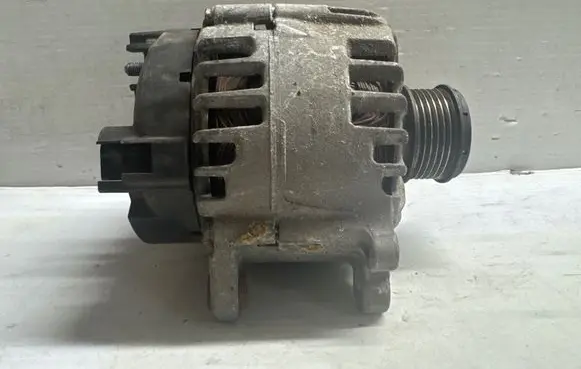 Volkswagen PASSAT B7 Generator/alternator 03L903023B 2608426B 212005742