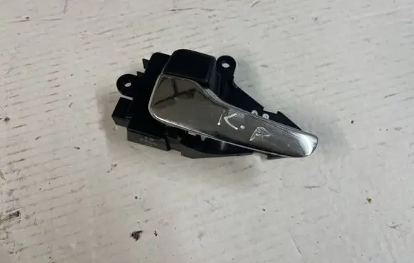 Mitsubishi Lancer X Front door interior handle MN105359