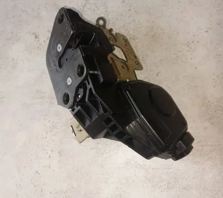 Hyundai Tucson JM Front door lock