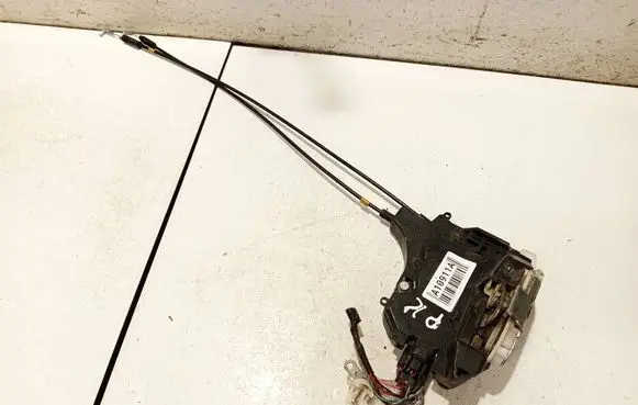 Peugeot 4007 Front door lock