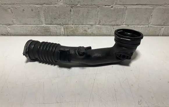 BMW 5 F10 F11 Intercooler hose/pipe 7609811 1069490S03