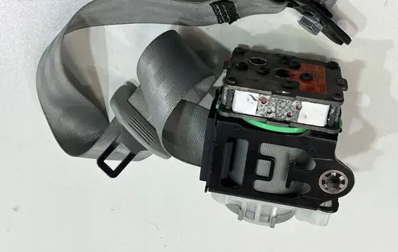 Audi A8 S8 D2 4D Rear seatbelt 4H0857805A | 68475634065315,363