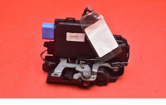 Skoda Octavia Mk2 (1Z) Front door lock 3D1837015AF