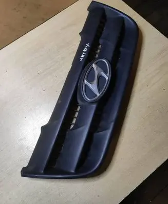 Hyundai Matrix Front bumper upper radiator grill 8636117070