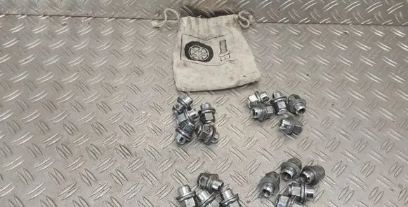 Toyota Auris E180 Nuts/bolts 