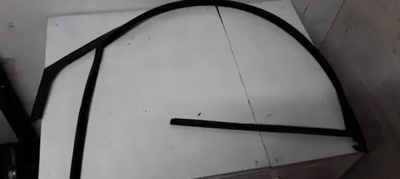 Ford Fiesta Rubber seal front coupe door 