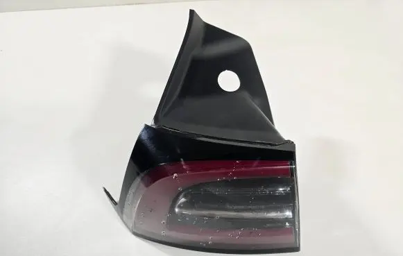 Tesla Model 3 Rear/tail lights 1077399-00-D