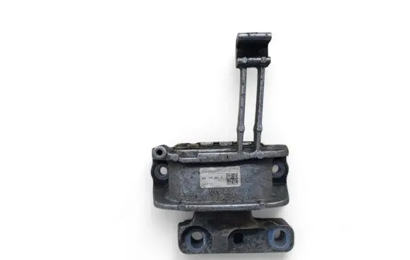 Volkswagen Tiguan Engine mount bracket 3Q0199262D