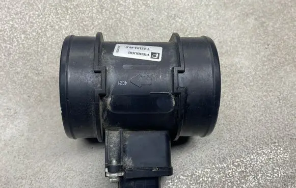 Opel Zafira B Mass air flow meter 722184460