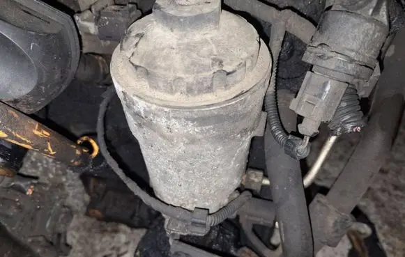 Volkswagen Touran I Oil filter cover 