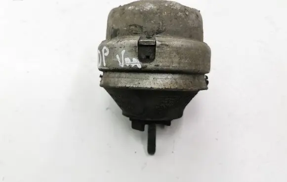 Volkswagen PASSAT B5 Engine mount bracket W1776720 8D0199379J