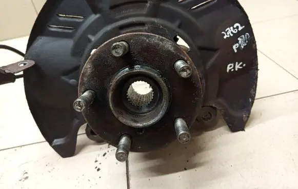 Subaru Forester SH Front wheel hub spindle knuckle