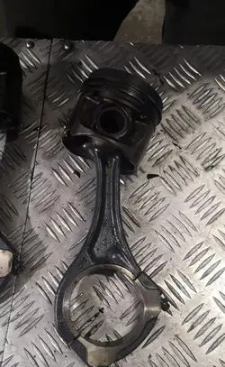 Mercedes-Benz C W204 Piston with connecting rod 0830923