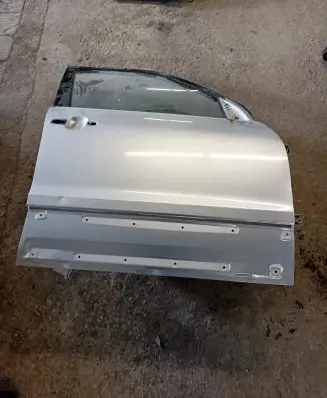 Suzuki Grand Vitara II Front door