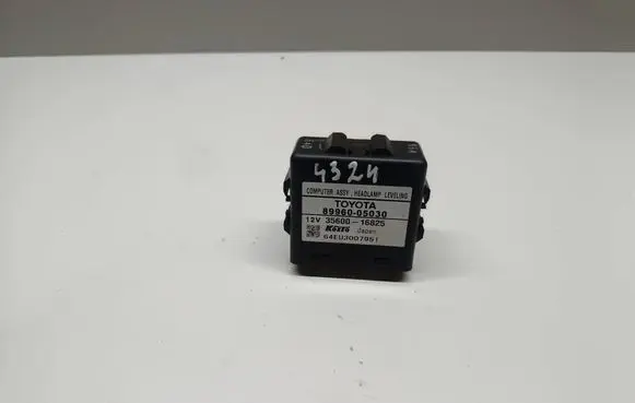 Toyota Avensis T250 Light module LCM 8996005030 64EU3007951 3560016825