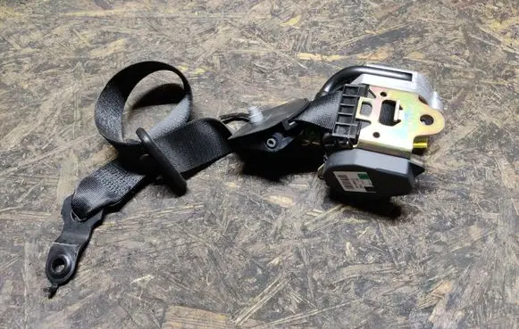 Mercedes-Benz E AMG W211 Front seatbelt 2118601885
