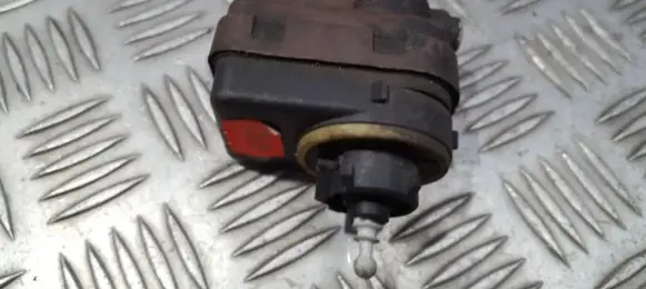 Headlight level adjustment motor