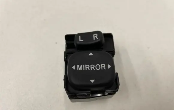 Toyota Yaris Wing mirror switch 183574
