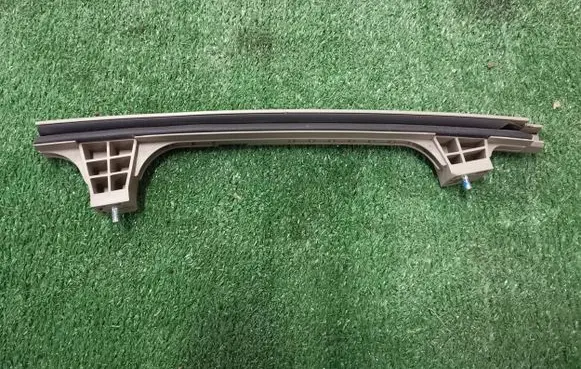 Hyundai Kona I Rear door windshield rail 83560-J9000