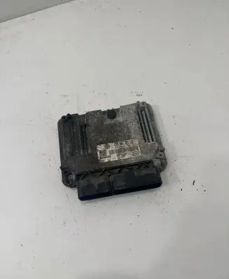 Skoda Octavia Mk2 (1Z) Engine control unit/module 0281013238 03G906421LB 1039S17180