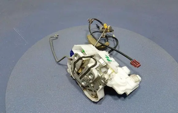 Subaru Legacy Front door lock 