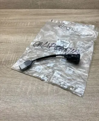 Peugeot 5008 USB socket connector 6586HH