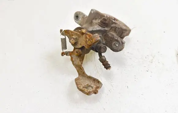 Toyota Urban Cruiser (XP110) Rear brake caliper