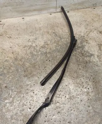 Mercedes-Benz E W211 Front wiper blade arm