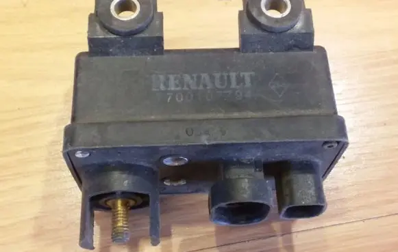 Volvo S40, V40 Glow plug pre-heat relay 7700107794