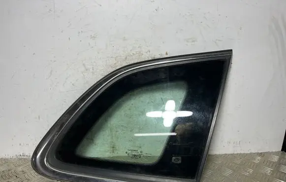 Jeep Cherokee Rear side window
