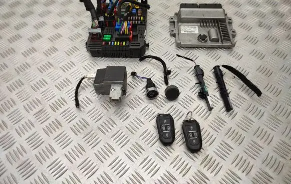 Peugeot Traveller Engine ECU kit and lock set 9833346580 9845750880 9846483480