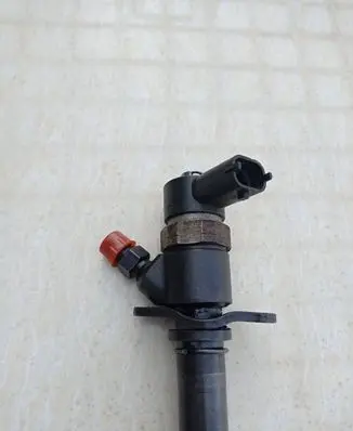 Volvo V70 Fuel injector 0445110078