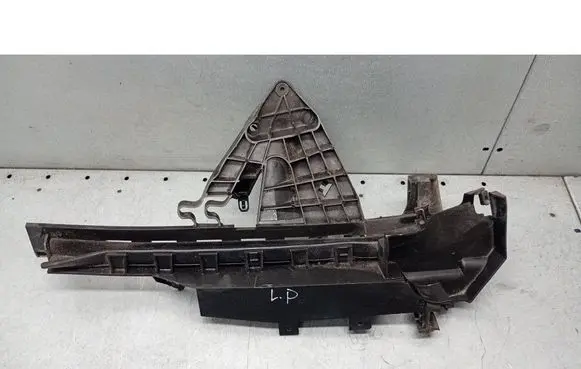 Ford Focus C-MAX Fender mounting bracket