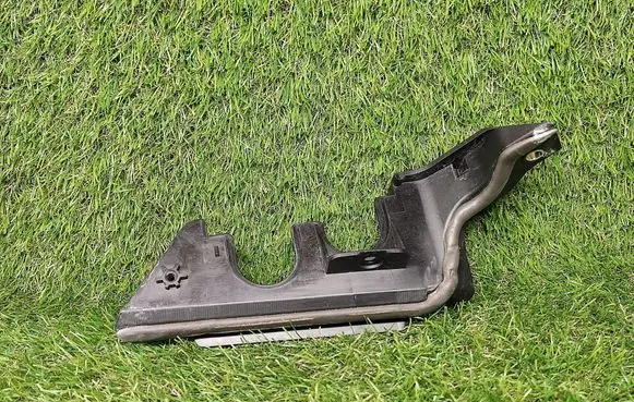 Other engine bay part