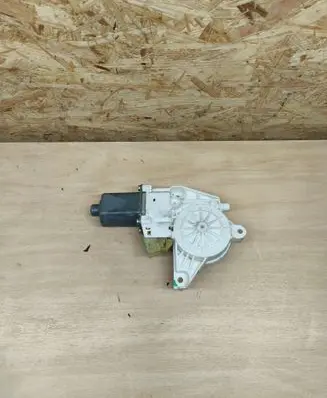 Mercedes-Benz ML W164 Front door window regulator motor A2518200742
