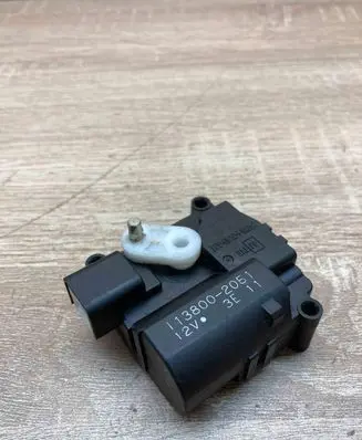Toyota Avensis Verso Air flap motor/actuator 1138002051