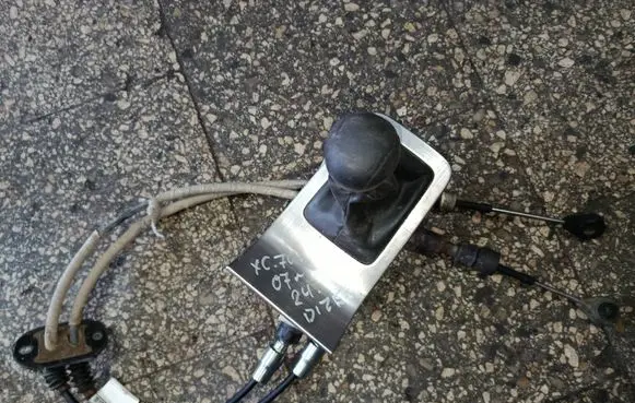 Volvo V70 Gear shifter/selector 31259398