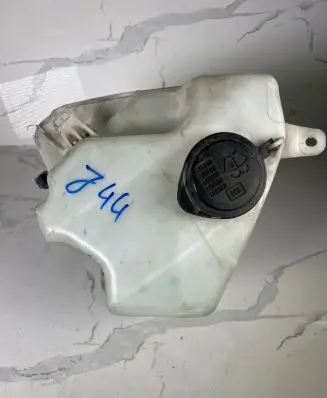 Toyota Prius (XW20) Windshield washer fluid reservoir/tank 060851145
