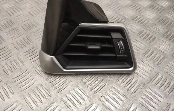 BMW 3 G20 G21 Dashboard air vent grill cover trim 6848619