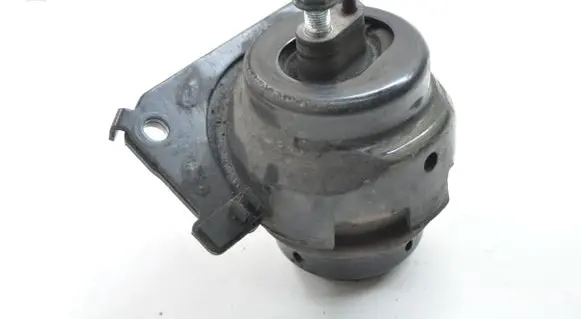 Toyota Land Cruiser (BJ70) Engine mount bracket