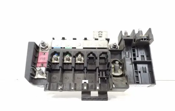 Mercedes-Benz GLA W156 Fuse module A2465401350