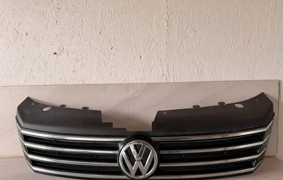Volkswagen PASSAT B7 Front bumper upper radiator grill 3AA853651 3AA853651C