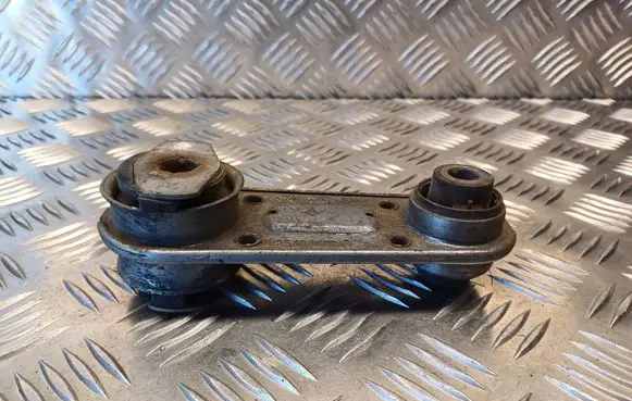 Engine mount bracket