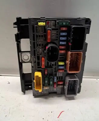 Peugeot RCZ Fuse module 9675878280