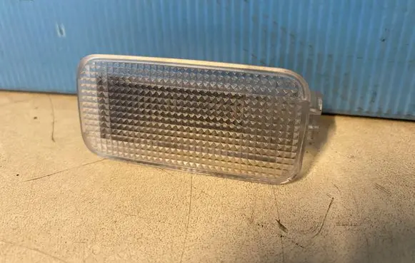 Toyota Avensis T270 Boot/trunk interior light 8133005050